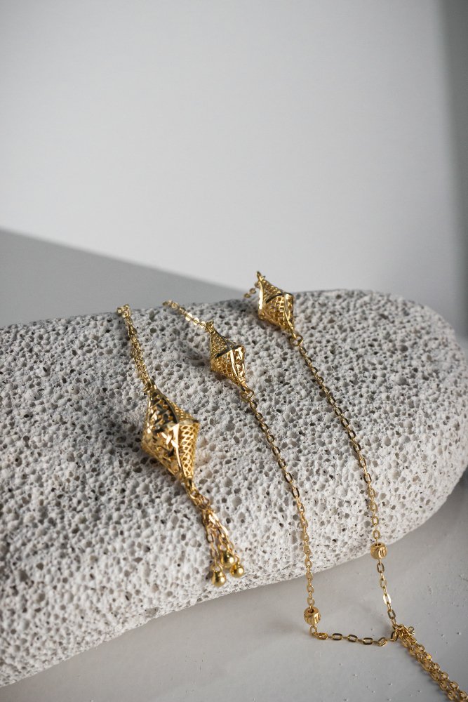 Delicate gold filigree necklace